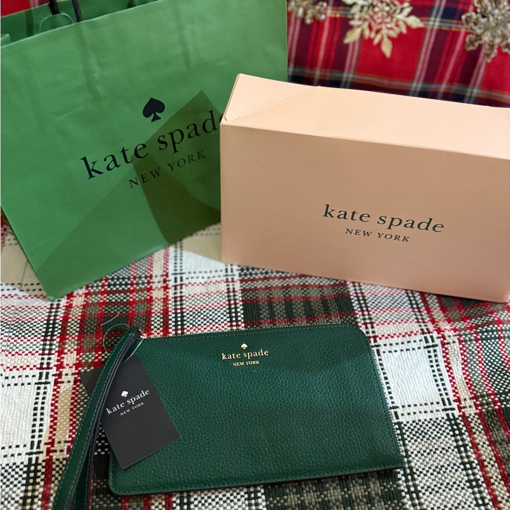 Kate Spade zip wristlet